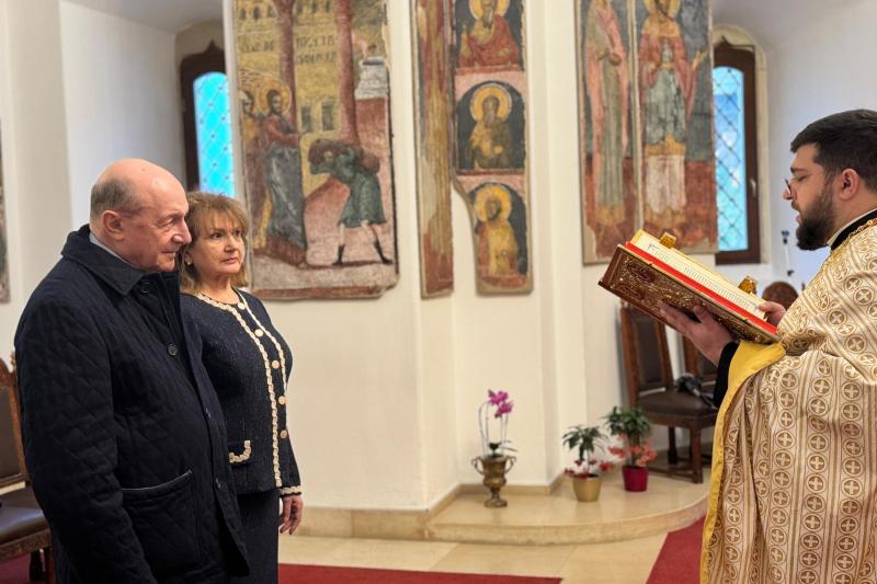 Traian Băsescu și soția sa, Maria, și-au reînnoit jurămintele: „50 de ani împreună”. Imaginile publicate de fostul președinte