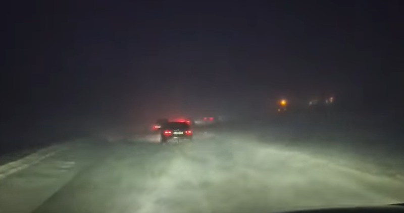 VIDEO Circulație închisă între Novaci și Rânca din cauza viscolului. Zona se află sub cod roșu