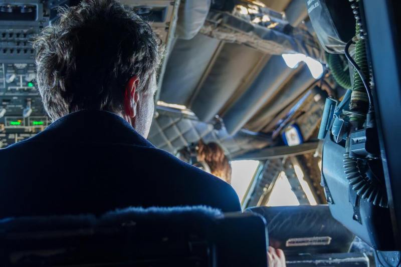 Președintele Nicușor Dan, la bordul avionului Spartan Foto: Facebook.com / Nicușor Dan