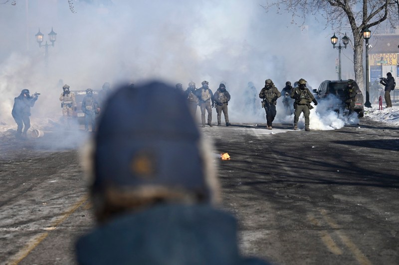 Bărbat ucis de agenții federali la Minneapolis. Este a treia persoană împușcată de autoritățile federale în oraș în această lună