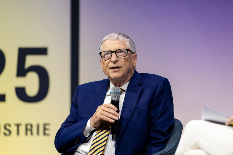 Bill Gates a avut relații sexuale cu rusoaice, în timpul mariajului cu Melinda, și s-a tratat în secret cu medicamente, conform dosarelor Epstein / Reacția miliardarului