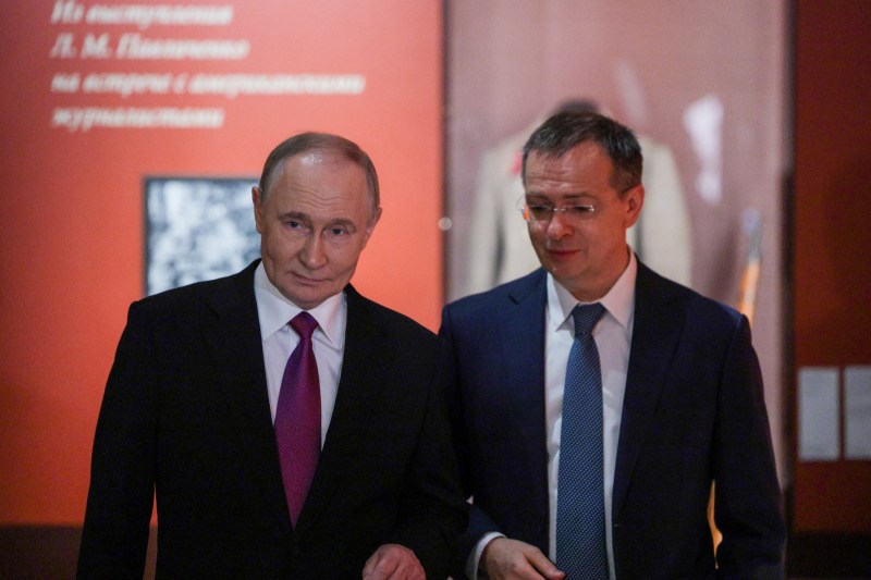 Consilierul lui Putin care a spus că rușii au un cromozom în plus față de restul lumii e criticat chiar în Rusia pentru noile sale manuale de istorie