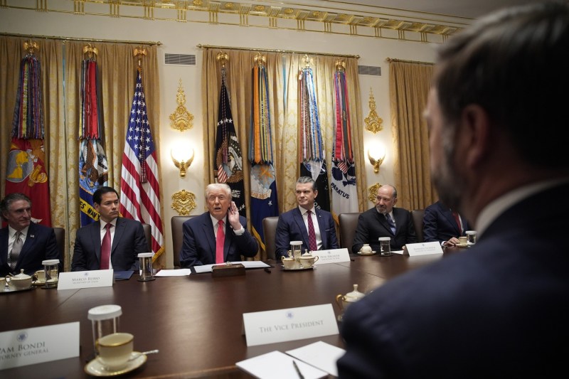 De ce i-a nemulțumit pe unii dintre aliații lui Trump atenția acordată de președinte dosarului Venezuela. JD Vance, printre cei care îl presează