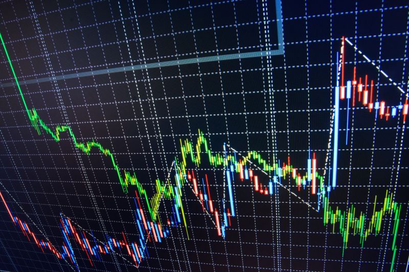 Doi giganți ai inteligenței artificiale ar putea intra pe bursă în acest an. Câte sute de miliarde de dolari valorează companiile