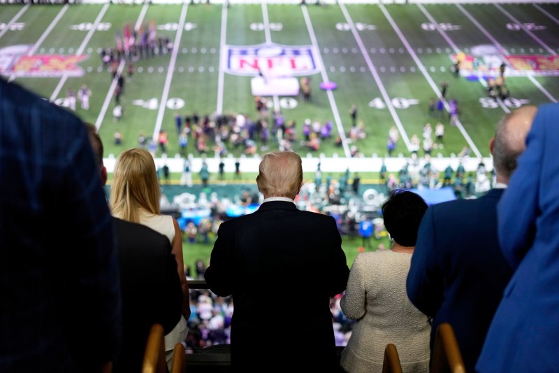 Donald Trump anunță că nu va fi prezent la Super Bowl și critică artiştii invitaţi: „O alegere deplorabilă”
