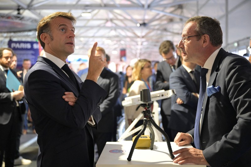 Franța invocă suveranitatea națională și blochează singurul rival din Europa al Starlink să își vândă antenele de la sol