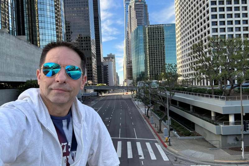 La trei zile după ce Pro TV a renunțat la emisiunea lui Cătălin Măruță după 18 ani, Dan Negru aruncă în online un alt scenariu. „Boşii mei de la Kanal D au simţit primii”