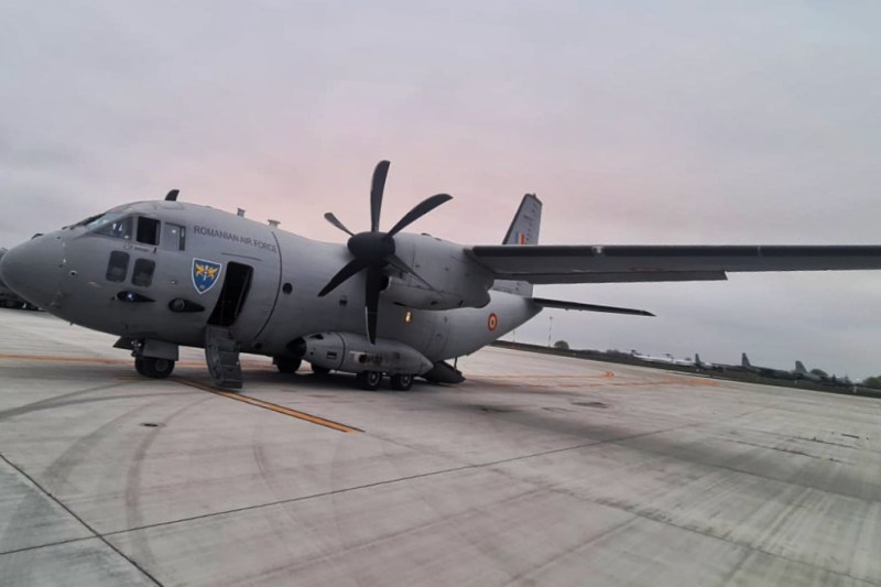 Nicușor Dan, blocat peste noapte în Paris. De ce nu poate ajunge în țară avionul militar Spartan cu care a zburat în Franța