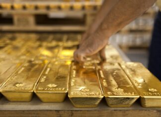 Aurul trece de 5.000 de dolari pentru prima dată în istorie