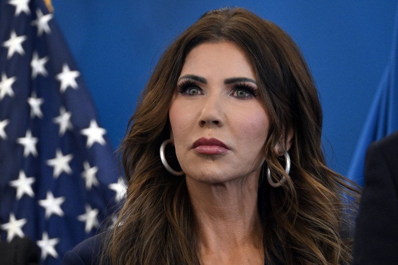 Secretarul american pentru securitate internă îi acuză pe democrați că incită la violență, după cazul femeii ucise de ICE