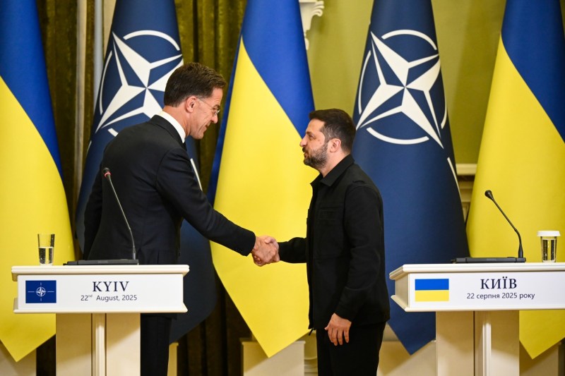 Șeful NATO, discuție cu Zelenski „despre atacurile Rusiei care provoacă o suferință umană teribilă”. Anunțul făcut de cei doi oficiali