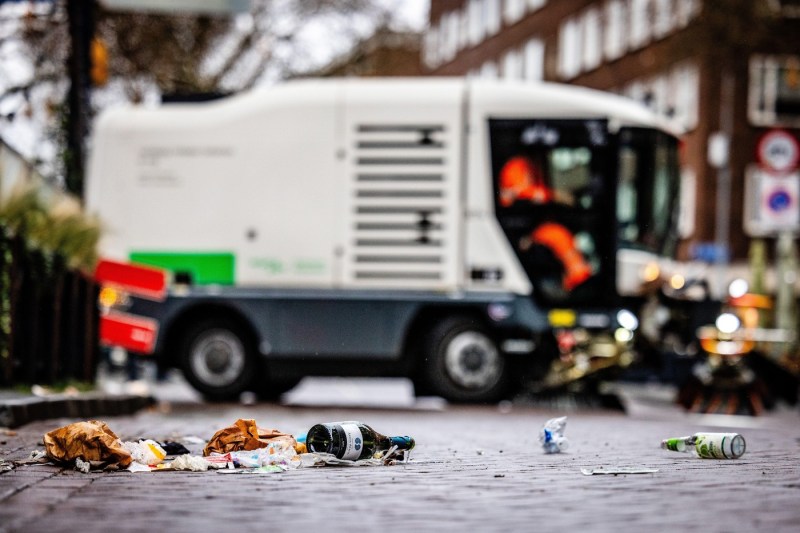 VIDEO Violenţe „fără precedent” de Anul Nou în Olanda. Atacuri asupra poliţiei şi pompierilor / Doi morți și mulți răniți după incidente cu artificii