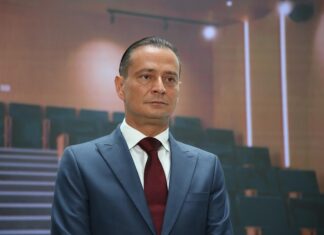 Daniel Băluță îl critică pe Bolojan: „Știe un singur lucru, să taie. Ajungem ca în Moromeții. Oamenii se ascundeau de Jupuitu, care venea să încaseze «fonciirea»”