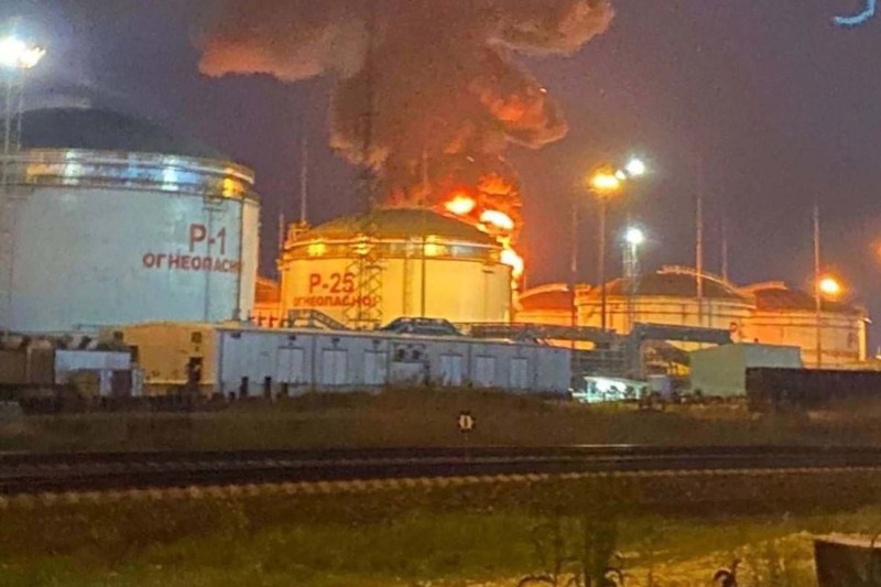 „Atac masiv” cu drone asupra unui port rusesc de la Marea Neagră. Forțele de intervenție se chinuie să stingă incendiile