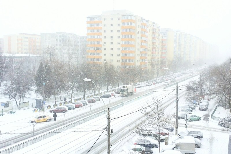 Avertizări cod roșu de ninsori abundente în București și Ilfov. Mesaj Ro-Alert transmis populației