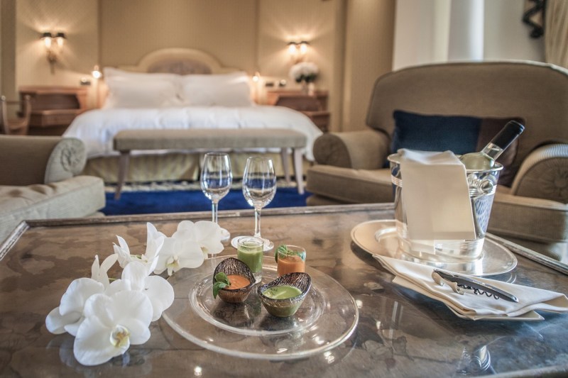 Cazare în hoteluri de lux cu numai un cent pe noapte. Escrocheria realizată de un hacker din Spania