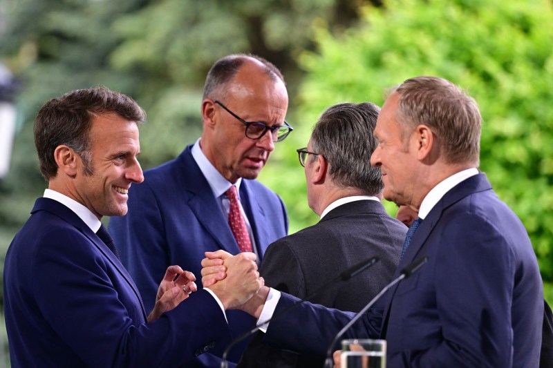 Discuțiile despre arma nucleară, la un nivel cum „o lume întreagă nu a fost obișnuită până acum”, spune un fost șef al diplomației române: „Pentru nimeni nu e clar cât de departe se poate ajunge”