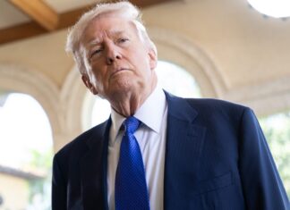 Gala premiilor Grammy 2026 l-a scos din sărite pe Trump. „Este aproape la fel de prost ca Jimmy Kimmel”