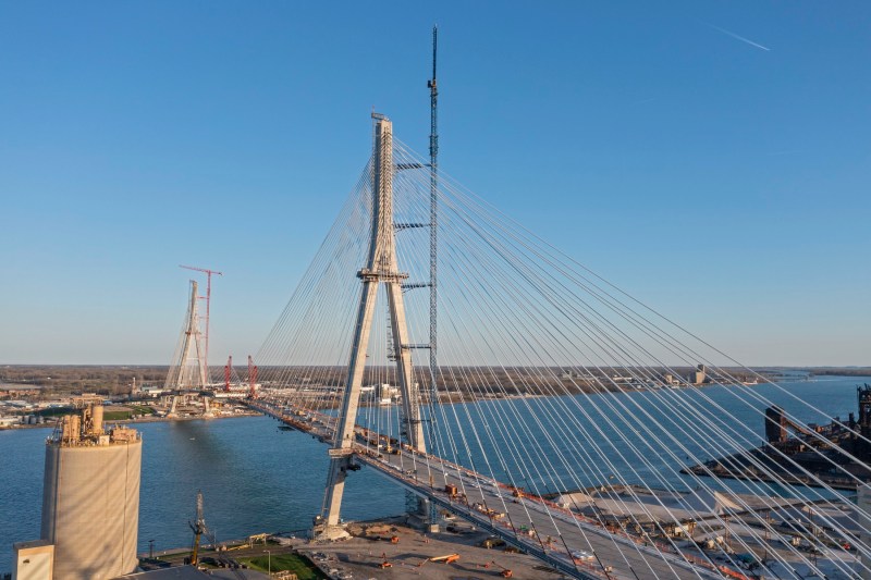 Donald Trump cere „jumătate” dintr-un pod important construit de Canada la granița cu SUA