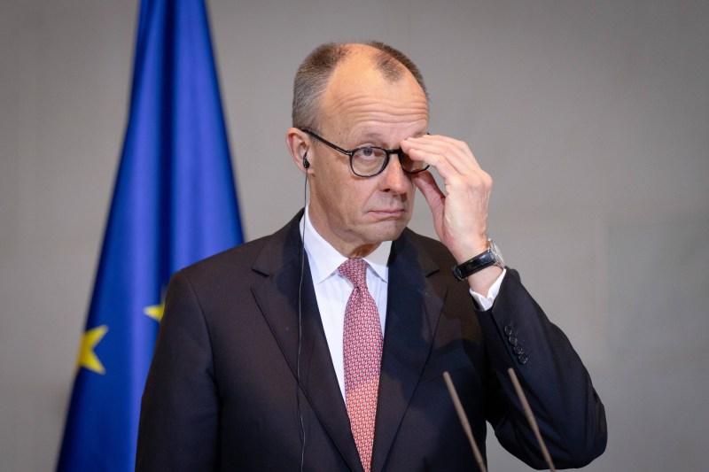 Germanii, acuzați că își iau prea multe zile de concediu medical și frânează astfel creșterea economică: „Nu mai fiți așa leneși!”, le spune cancelarul