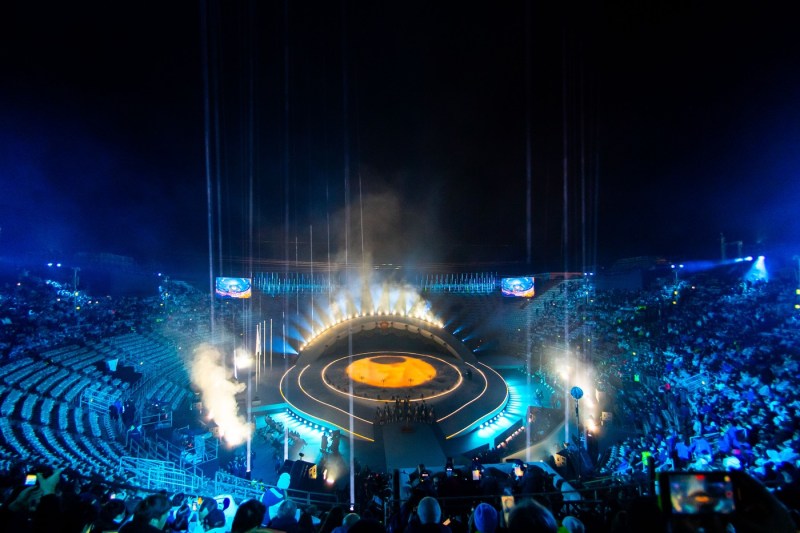 Jocurile Olimpice Milano Cortina 2026, la final. Imagini spectaculoase de la ceremonia de închidere