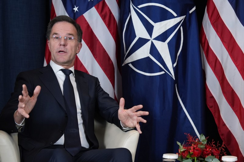 La doar câteva săptămâni după ce Trump a adus NATO în pragul colapsului, Rutte are o perspectivă complet diferită asupra alianței