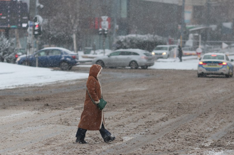 MAI, recomandări pentru populație în contextul alertelor meteo. Este analizată „închiderea preventivă a unor sectoare de drum”