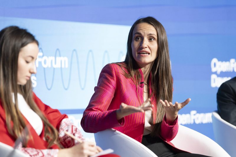 Oana Țoiu la forumul de la Davos, 21 ianuarie 2026. Foto: Chris Heeney / World Economic Forum.