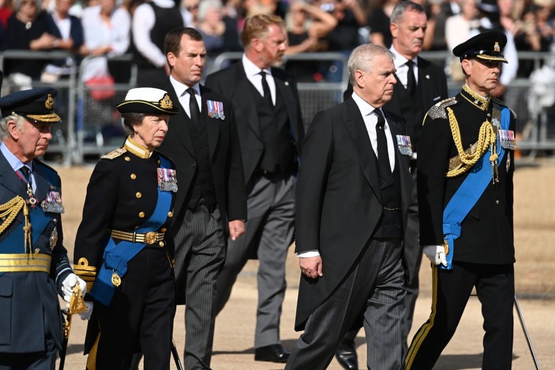 Andrew (al treilea de la stânga la dreapta), căruia i-a fost retras titlul de prinț, alături de frații săi: regele Charles, prințesa Anne și prințul Edward, la funeraliile reginei Elisabeta a II-a Foto: Profimedia