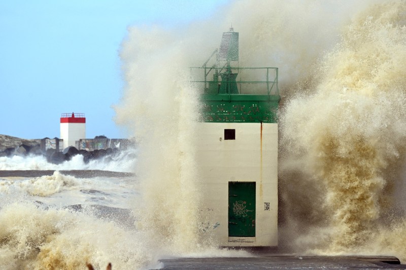 Românii, avertizați de MAE să nu meargă joi și vineri în Franța. Alertă de cod roșu