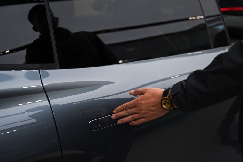 Schimbare majoră la mașinile electrice. China interzice detaliul care a devenit o capcană mortală