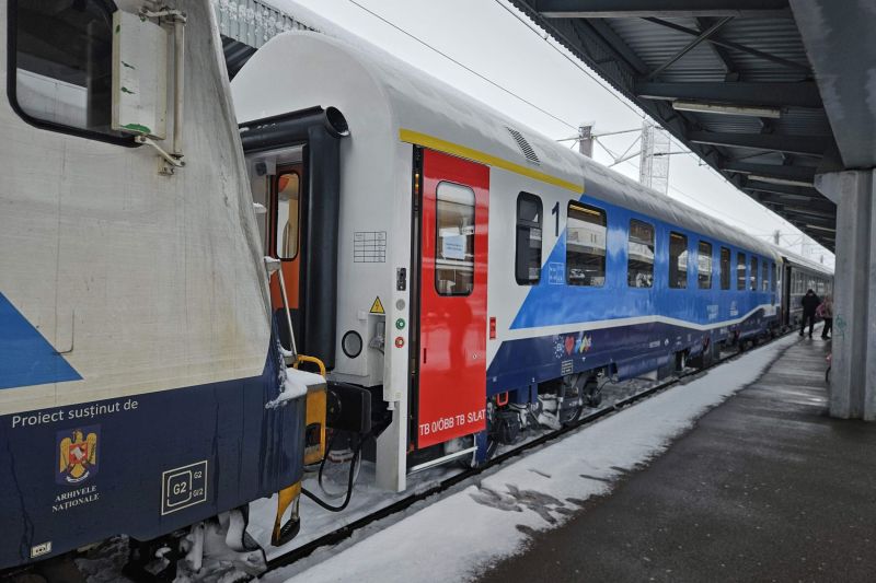 Trenurile au întârzieri de până la cinci ore din cauza vremii. Circulația feroviară este închisă între București și Ploiești