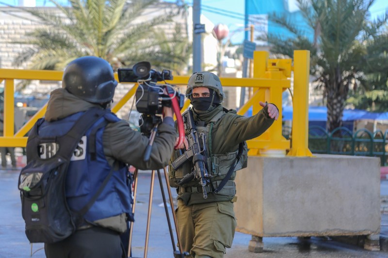 Un număr record de jurnaliști au fost uciși în 2025, majoritatea de către o singură țară