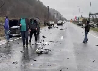 Accident pe DN1, la ieşirea din Braşov. Trei răniți, traficul e blocat pe ambele sensuri