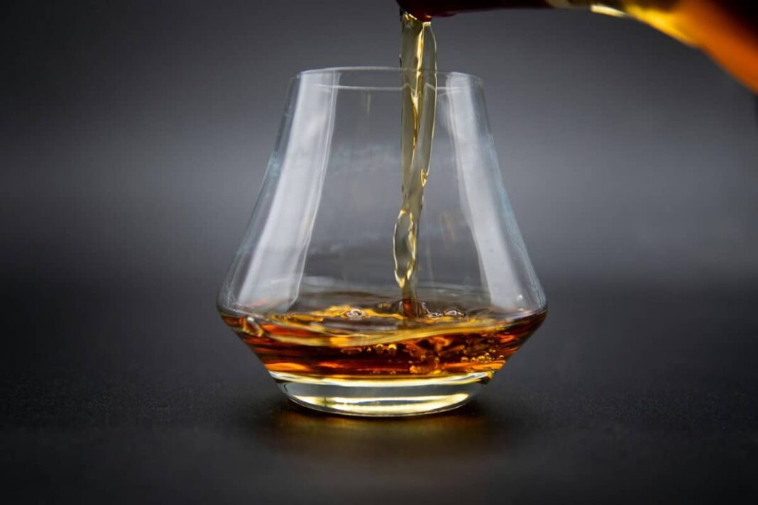 Top 4 whisky-uri care nu trebuie să lipsească din barul tău personal