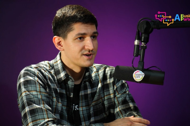 VIDEO „Numai în 2025, au fost lansate peste 1 milion de proiecte, dintre care numai 20% au avut parte de un audit de evaluare a securității. Nu există suficientă expertiză”. Doi hackeri antrenează agenți AI pentru a găsi vulnerabilități