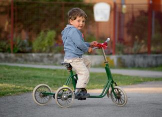 Cum să alegi tricicleta perfectă pentru copilul tău - detalii care contează