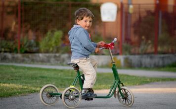 Cum să alegi tricicleta perfectă pentru copilul tău - detalii care contează
