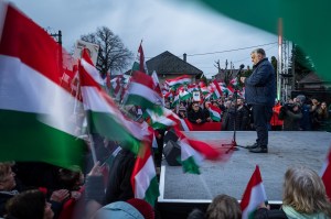 Viktor Orbán, la un miting de campanie din orașul Ocsa, aflat în centrul Ungariei. Foto: Profimedia