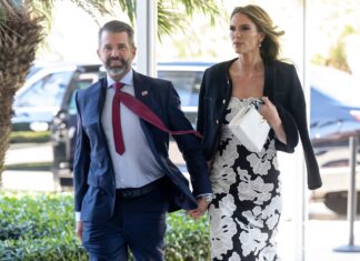 Donald Trump nu va participa la nunta fiului său, Donald Jr. „Iubirea pentru SUA nu-mi permite să o fac”