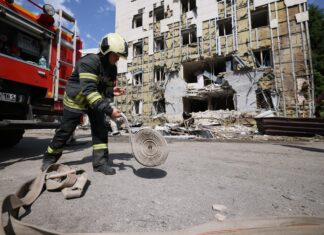 Răspunsul Kievului, după ce a fost acuzat că a bombardat un liceu. Vizată a fost o unitate de elită a armatei ruse
