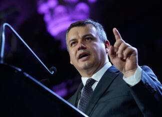 Eugen Tomac şi-a prezentat programul de guvernare: continuă austeritatea, dar promite sprijin pentru mediul de afaceri