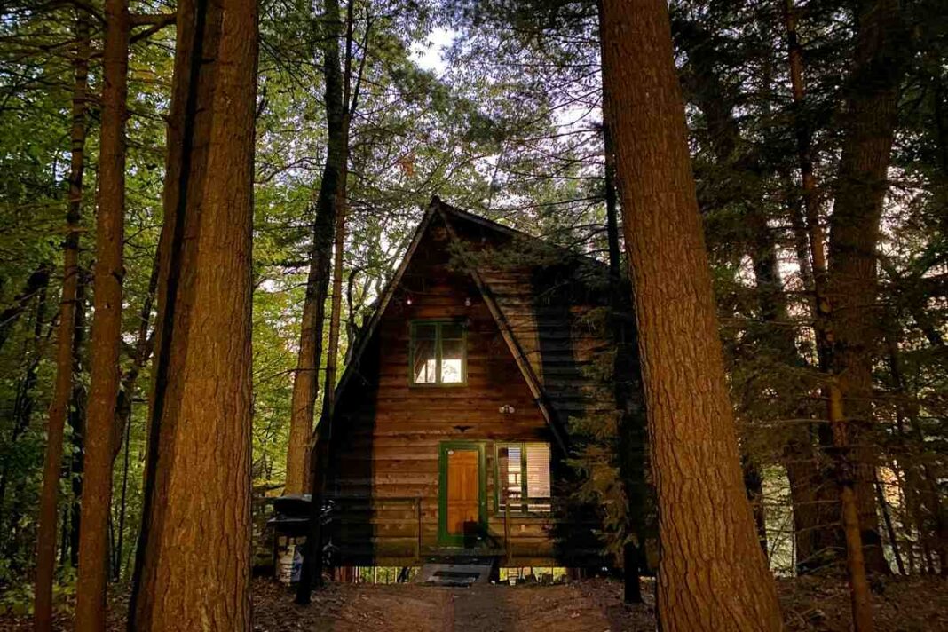 Întrebarea la care fiecare cuplu caută răspuns: ce nu trebuie să îți lipsească pentru un weekend romantic la munte perfect