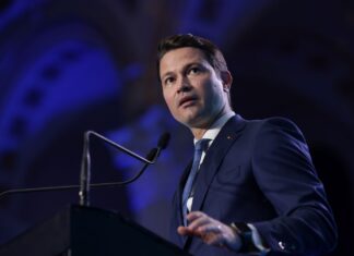 O nouă reacție din PNL după nominalizarea lui Adrian Veștea ca premier desemnat: „La ora la care milioane de români se pregăteau să meargă la biserică…”