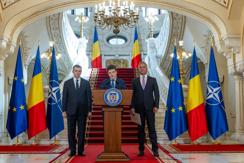 Nicușor Dan, alături de Eugen Tomac și Adrian Veștea, noul premier desemnat să formeze un Guvern Foto: Presidency.ro
