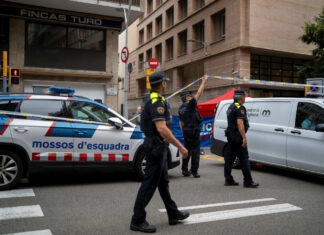 Un bărbat a fost executat în stil mafiot, în plină zi, pe o stradă aglomerată din Barcelona. Poliția catalană a aflat acum cine este victima