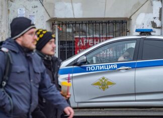 Razii de amploare în Rusia, unde bărbații sunt duși cu forţa la sediile birourilor de informare-recrutare