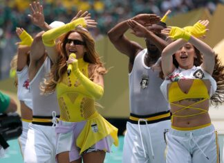 Controversa momentului: A fost Shakira sau o „sosie” la deschiderea Cupei Mondiale? „Nu-mi spuneţi că sunt singurul care a crezut că e o dublură a Shakirei”