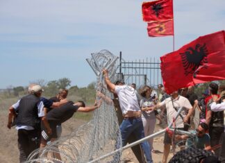 Nou val de proteste în Albania împotriva unui alt proiect imobiliar de lux pe coasta Adriaticii, după cel al ginerelui lui Trump