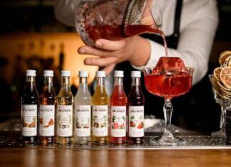 Cocktailuri și mocktailuri de vară: cum folosești siropurile Monin acasă